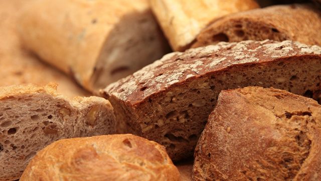 Хліб та крупи подорожчають: коли і на скільки Хліб