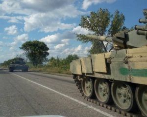 На Донбасі зловили новітні російські танки Т-90А (ФОТО) На Донбасі зловили новітні російські танки Т-90А (ФОТО)