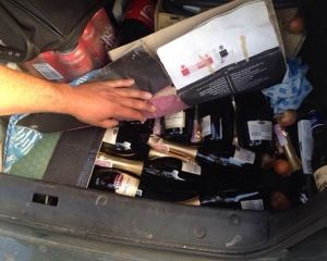 СБУ задержала 200 ящиков шампанского для боевиков (ФОТО) СБУ задержала 200 ящиков шампанского для боевиков (ФОТО)
