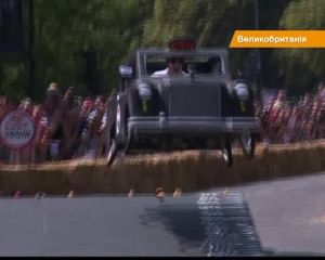 В Лондоне состоялись гонки на “мыльницах”
