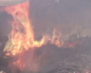 У Донецьку після артобстрілу загорівся ринок «Сокіл» (відео)
