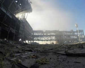 Свіже відео донецького аеропорту: злітна смуга ціла Свіже відео донецького аеропорту: злітна смуга ціла