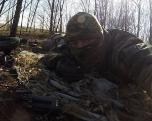 Снайпер показал «сепарские позиции» в Песках (фото) Снайпер показал «сепарские позиции» в Песках (фото)
