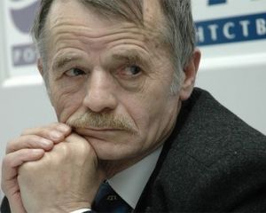 Джемілєв пояснив Порошенку, чому треба негайно блокувати Крим Джемілєв пояснив Порошенку, чому треба негайно блокувати Крим