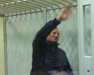 Суд заарештував Єфремова з альтернативою застави (фото, оновлено) Суд заарештував Єфремова з альтернативою застави (фото, оновлено)