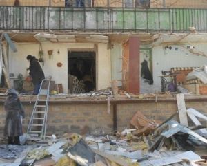 В Донецке снарядом убило семью (фото) В Донецке снарядом убило семью (фото)