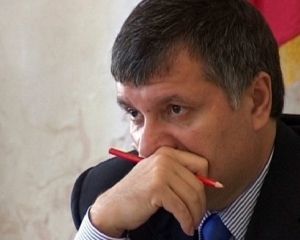 Джерело: Авакова залишать міністром, але є умова Джерело: Авакова залишать міністром, але є умова