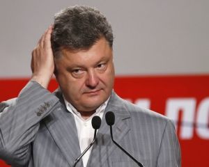 Порошенко встретился с Яценюком и Садовым Порошенко встретился с Яценюком и Садовым