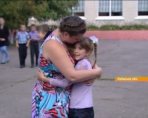 Від дзвінка до дзвінка: Родини бійців АТО віддадуть усе, аби почути рідні голоси (відео)