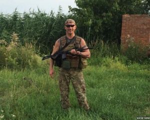 Миллионер-доброволец отправился воевать на Донбасс, а за свой Rolls-Royce Phantom накупит амуниции для АТО (фото) Миллионер-доброволец отправился воевать на Донбасс, а за свой Rolls-Royce Phantom накупит амуниции для АТО (фото)