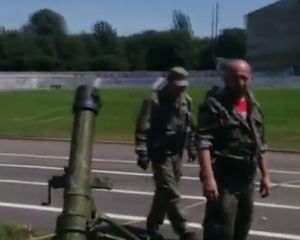 Терористи обстрілюють з мінометів “бандерівський Шахтарськ” (відео) Терористи обстрілюють з мінометів “бандерівський Шахтарськ” (відео)