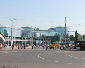 Бої в Донецьку: на вокзалі вбили паркувальника, тіло досі лежить там (фото) – ЗМІ