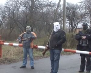 Бойовики у Слов’янську вже захопили військовий аеродром (+відео) Бойовики у Слов’янську вже захопили військовий аеродром (+відео)