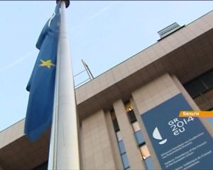 Перед Ассоциацией европейские чиновники выучили лозунги Майдана: Героям слава! (видео) Перед Ассоциацией европейские чиновники выучили лозунги Майдана: Героям слава! (видео)