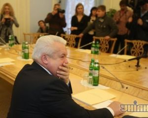 “Регионал” в прямом эфире получил средний палец от журналиста (фото, видео) “Регионал” в прямом эфире получил средний палец от журналиста (фото, видео)