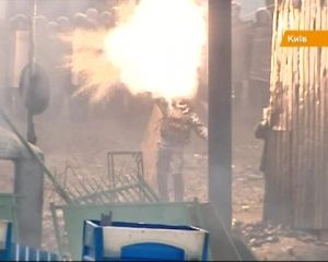 “Беркут” калечит сам себя выданным оружием: в руке у спецназовца разорвалась граната (видео) “Беркут” калечит сам себя выданным оружием: в руке у спецназовца разорвалась граната (видео)