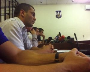 Дело гопника Титушко перенесли, Яценюка оставили с морковью (+фото, видео) Дело гопника Титушко перенесли, Яценюка оставили с морковью (+фото, видео)