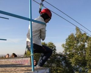В Киеве оборвался троллей через Днепр. Не долетела девушка В Киеве оборвался троллей через Днепр. Не долетела девушка