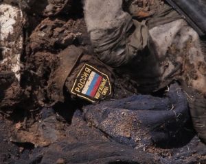 На Луганщине нашли останки путинского солдата (ФОТО) На Луганщине нашли останки путинского солдата (ФОТО)