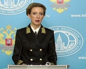 Захарова приголомшила ЗМІ танцем на прес-конференції (ВІДЕО) Захарова приголомшила ЗМІ танцем на прес-конференції (ВІДЕО)