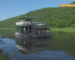 Плавучий готель на Дністрі: винахід львів’янина (ВІДЕО)