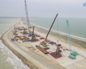 Мост в Крым протаранил сухогруз Мост в Крым протаранил сухогруз