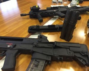 Летальное оружие для Украины от ЕС (ФОТО) Летальное оружие для Украины от ЕС (ФОТО)