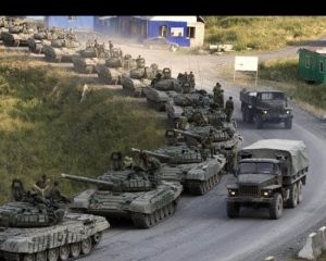 Під Донецьком танки та важка артилерія бойовиків Під Донецьком танки та важка артилерія бойовиків