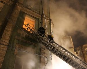 У центрі Києва загорівся і вибухнув будинок: є жертва і постраждалі (ФОТО) У центрі Києва загорівся і вибухнув будинок: є жертва і постраждалі (ФОТО)