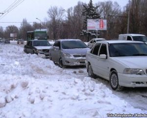 Сніг та ожеледиця зупинять автомобілістів Сумщини, Полтавщини й Чернігівщини Сніг та ожеледиця зупинять автомобілістів Сумщини, Полтавщини й Чернігівщини