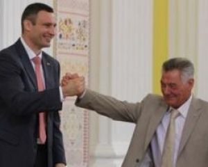 Кличко і Омельченко проходять у другий тур: оброблено 12,5% протоколів Кличко і Омельченко проходять у другий тур: оброблено 12,5% протоколів