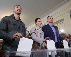 Брати Клички проголосували на виборах (ФОТО)