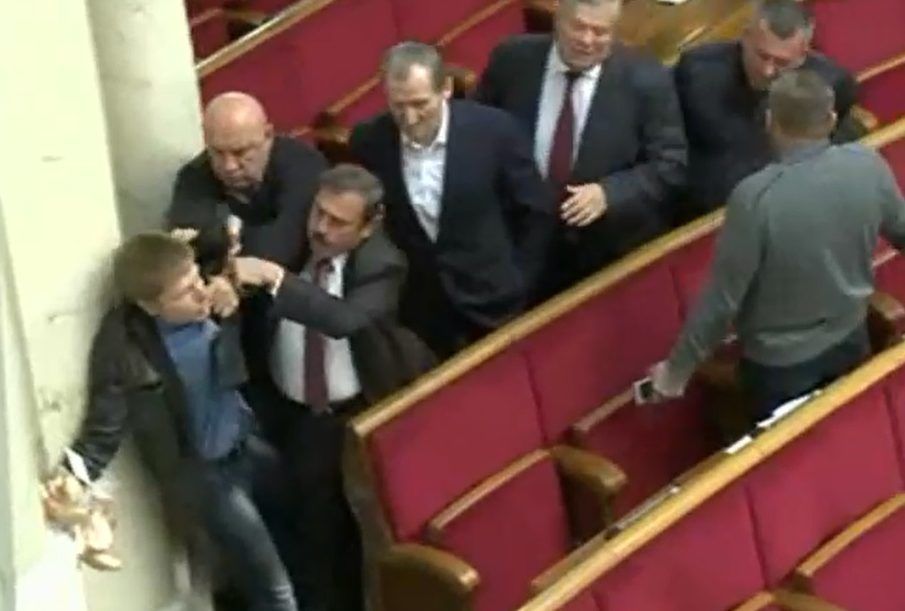 Бійка з сухарями у Верховній Раді