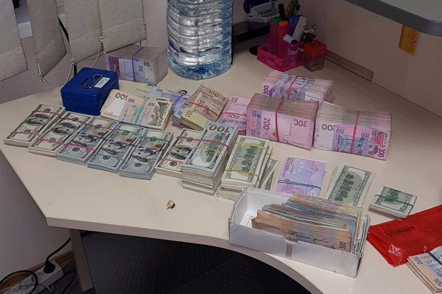 У Дніпрі конвертцентр “відмив” 600 млн грн