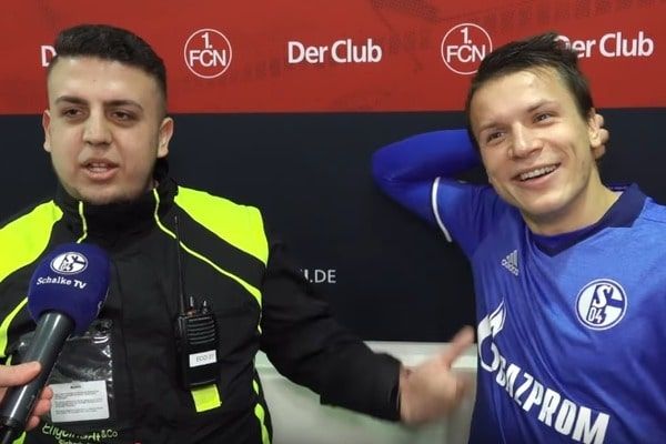 Кароче, ти дві штуки набив сьогодні: як перекладач розсмішив Коноплянку Кароче, ти дві штуки набив сьогодні: як перекладач розсмішив Коноплянку
