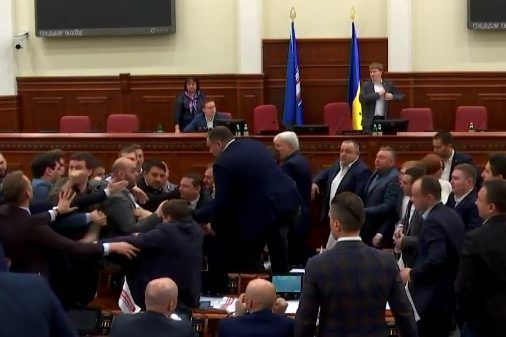 Драка в Киевсовете: депутатов разнимал Кличко Київрада бійка