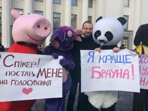 Раду пикетируют Покемон и Свинка Пеппа | Факты ICTV