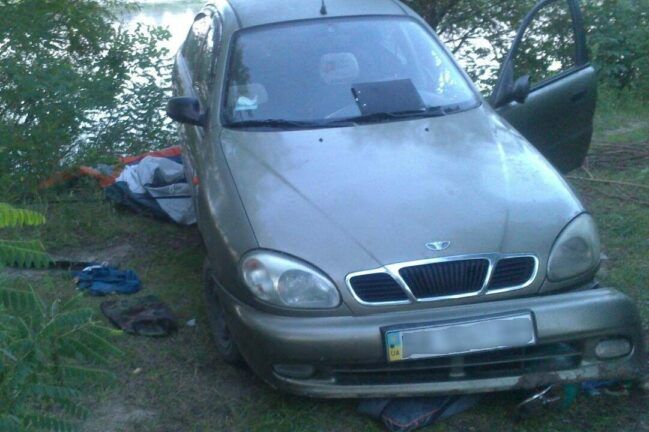 Під Києвом авто покотилося з пагорба та задавило туриста