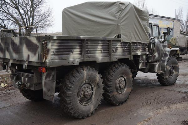 В Славянске военный Урал не разминулся с маршруткой