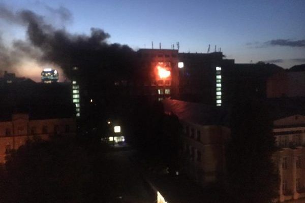 У Києві масштабна пожежа в Інституті харчових технологій