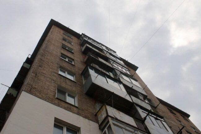 У Львові жінка випала з 7 поверху та лишилася живою
