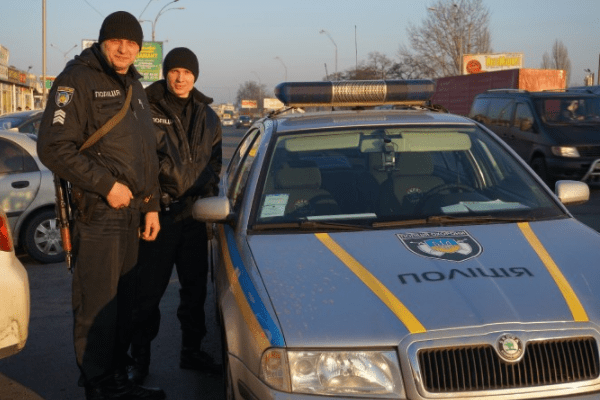 Собачий патруль та перевірка документів – поліція Києва посилила охорону порядку Собачий патруль та перевірка документів – поліція Києва посилила охорону порядку