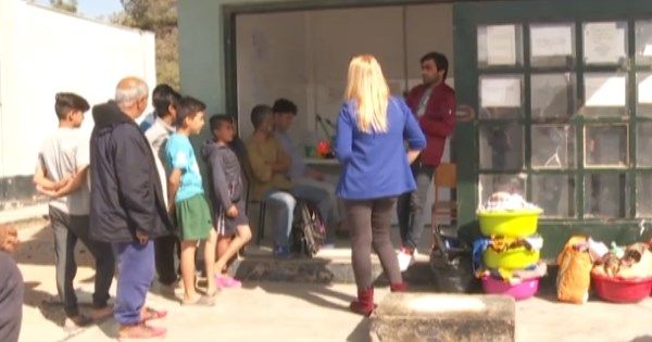 Сплять на вулиці, продають наркотики, грабують – як живуть біженці у Греції