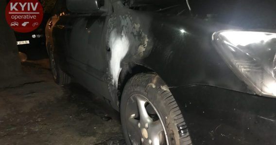 У Києві журналісту підпалили автомобіль У Києві журналісту підпалили автомобіль