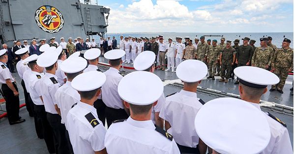 Не исключена военная атака на Мариуполь — Порошенко о планах РФ Не исключена военная атака на Мариуполь — Порошенко о планах РФ