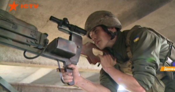 Риють окопи, укріплюють бліндажі – ситуація на Донбасі зараз