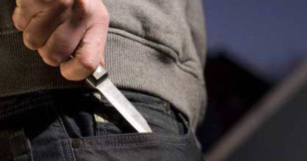 Праздновали Новый год: мужчина устроил поножовщину в школе под Киевом  Праздновали Новый год: мужчина устроил поножовщину в школе под Киевом