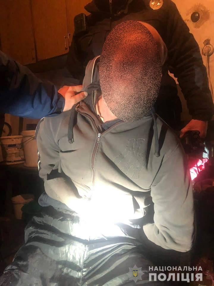 Праздновали Новый год: мужчина устроил поножовщину в школе под Киевом  Фото 1 нападение в сулимовке