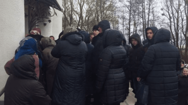 На Рівненщині священики УПЦ МП заблокували храм для громади ПЦУ На Рівненщині священики УПЦ МП заблокували храм для громади ПЦУ