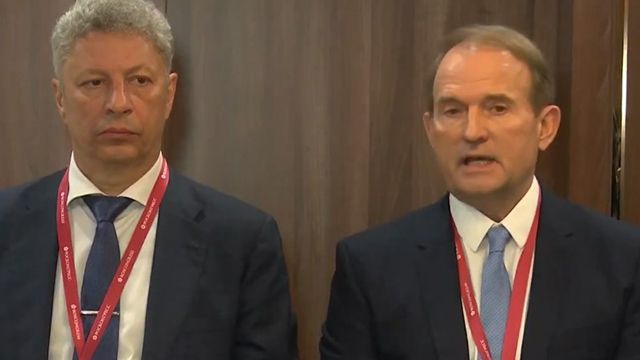 Медведчук и Бойко снова полетели в РФ Медведчук и Бойко снова полетели в РФ